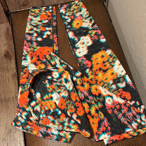 Offline by Aerie Daisy Life Multicolored 70’s 7/8 Leggings Hi-Rise Short Inseam! - Picture 8 of 9